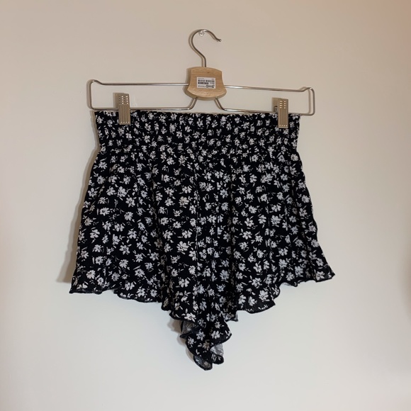 PacSun Kendall & Kylie black floral shorts - Picture 2 of 5